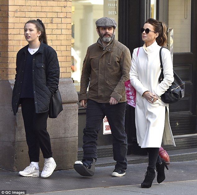 Chồng đệ đơn ly dị nữ diễn viên xinh đẹp Kate Beckinsale - 5
Kate Beckinsale có một cô con gái, hiện 17 tuổi, với bạn trai cũ - Michael Sheen.