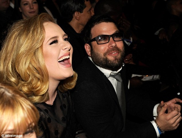 Ca sĩ Adele đã đính hôn với bạn trai 5 năm? - 4
Adele và bạn trai - Simon Konecki đã hò hẹn được 5 năm và có một cậu con trai 4 tuổi.