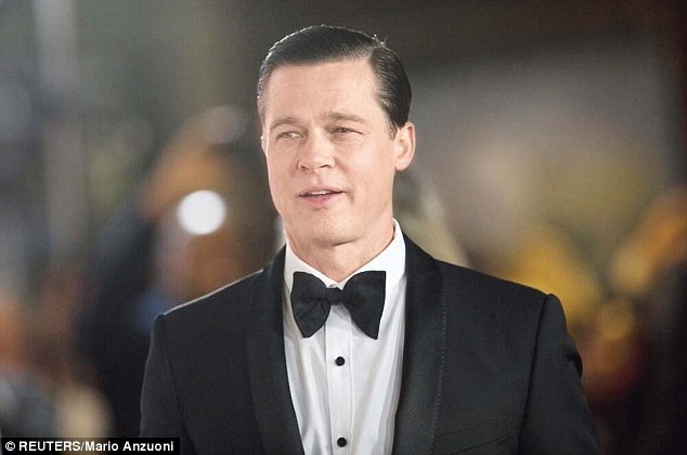 Brad Pitt từ chối quảng cáo phim mới do vụ ly dị với Angelina Jolie - 3
Brad Pitt từ chối mọi lời mời tham dự sự kiện, phỏng vấn, talkshow sau khi Angelina Jolie đệ đơn ly dị vào ngày 15/9.
