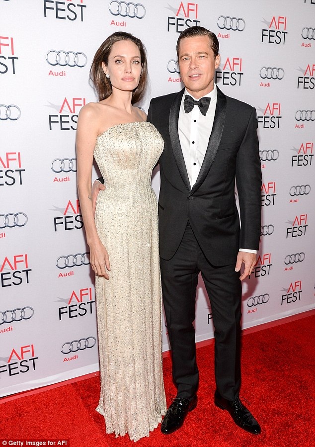 Brad Pitt từ chối quảng cáo phim mới do vụ ly dị với Angelina Jolie - 2
Nam diễn viên 52 tuổi và Angelina Jolie vẫn đang bàn luận để thống nhất việc ly dị.