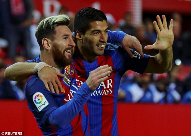 Messi và Suarez giúp Barcelona ngược dòng hạ Sevilla - 4
Luis Suarez ấn định thắng lợi chung cuộc 2-1 cho Barcelona