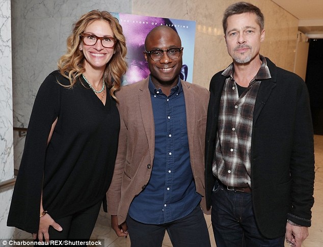 Brad Pitt gầy rộc trong lần xuất hiện đầu tiên kể từ khi ly dị - 2 Brad Pitt gầy rộc trong lần xuất hiện đầu tiên kể từ khi ly dị - 2