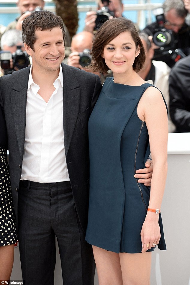 "Người tình tin đồn" Marion Cotillard khen Brad Pitt là người đàn ông tốt - 5
Marion và chồng đã có 9 năm bên nhau và có một cậu con trai.