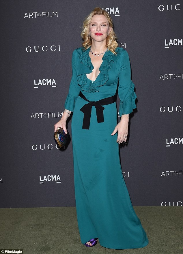 
Nữ ca sĩ Courntey Love nhận là bạn thân của...
