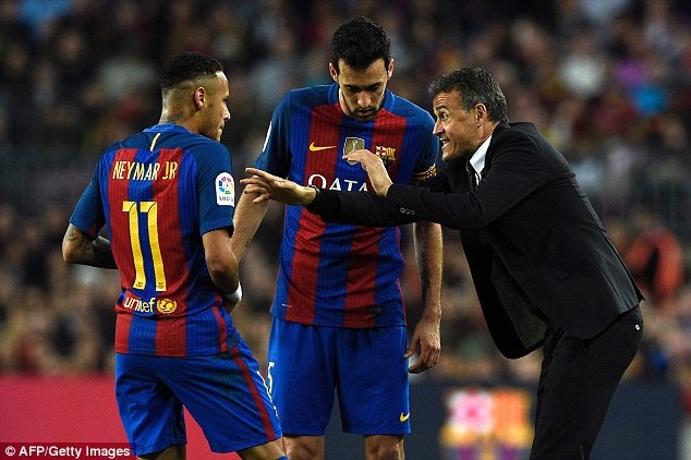 Vắng Messi và Suarez, Barcelona hòa thất vọng Malaga - 3
Sự thất vọng của HLV Enrique với Neymar và Busquets