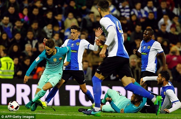 Barcelona bị đối thủ yếu Hercules cầm hòa - 1
Barcelona bị Hercules cầm chân 1-1 đầy thất vọng