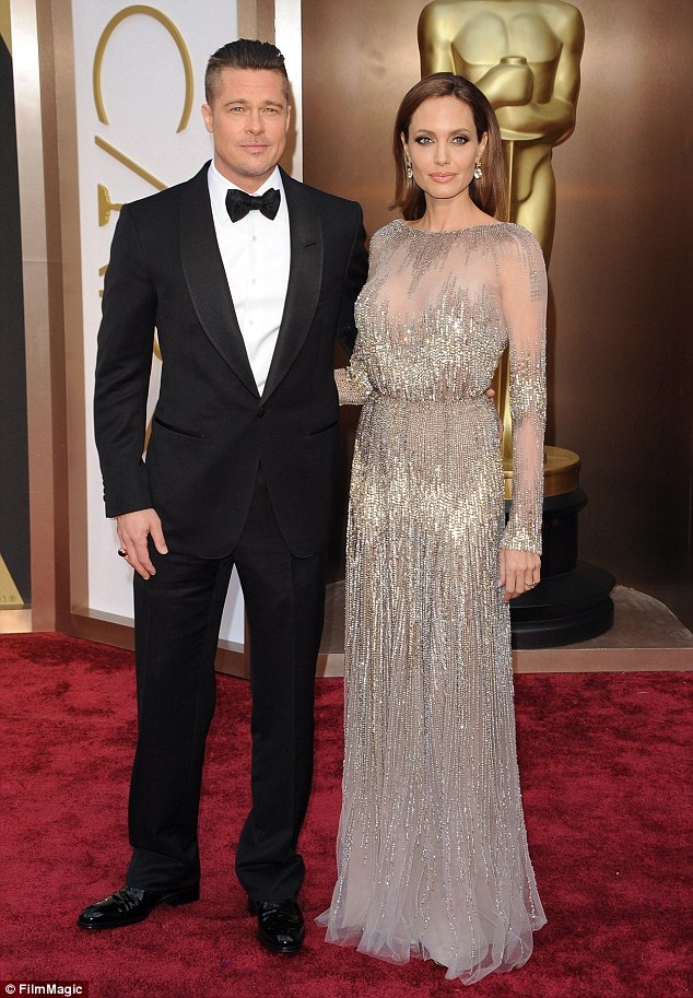 Brad Pitt - Angelina Jolie tranh chấp quyền nuôi con căng thẳng - 1
Brad Pitt đề nghị tổ chức buổi xét xử khẩn cấp vào ngày 7/12 sau khi Angelina Jolie đệ lên tòa án những tài liệu mới về việc giành quyền nuôi 6 đứa con.