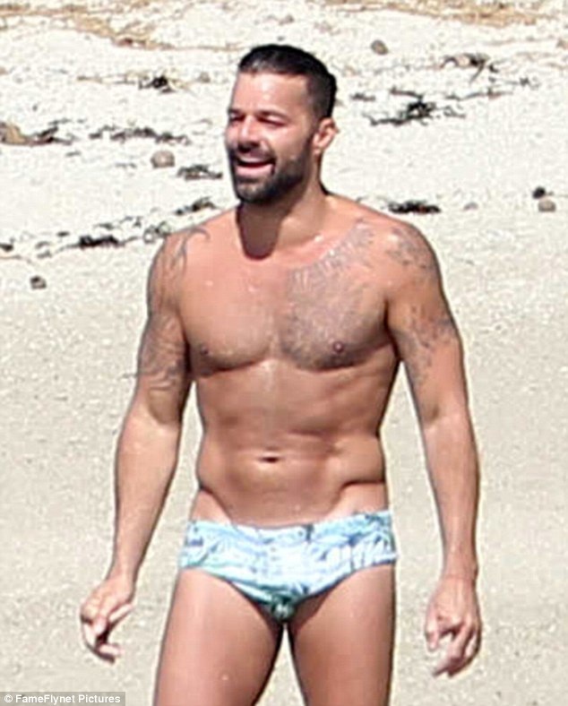 
Ricky vui hơn nữa khi bạn trai rất thương yêu cặp sinh đôi hai trai hiện đã 8 tuổi của anh - Matteo và Valentino.
