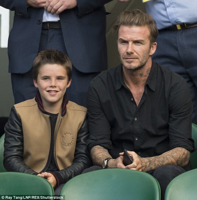 Vợ chồng Beckham bị chỉ trích vì để con trai 11 tuổi trở thành ca sĩ - 7
Cruz nhận được sự ủng hộ của cha ruột - David Beckham.