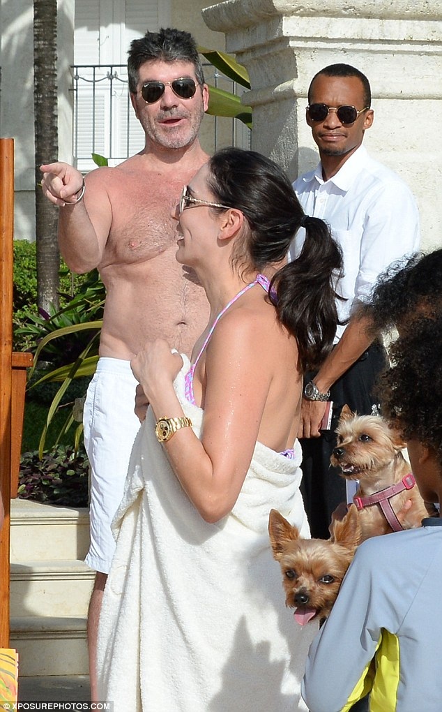 Simon Cowell rạng ngời hạnh phúc bên bạn gái trẻ đẹp - 6
Vị giám khảo của chương trình X Factor tranh thủ nghỉ ngơi lấy lại năng lượng sau một năm bận rộn và vừa mới kết thúc một mùa X Factor vài tuần trước.