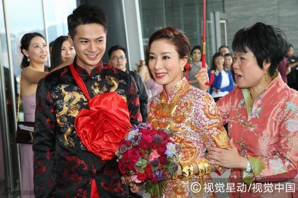 “Ảnh hậu TVB” Dương Di nức nở trong đám cưới với chồng trẻ - 27 “Ảnh hậu TVB” Dương Di nức nở trong đám cưới với chồng trẻ - 27