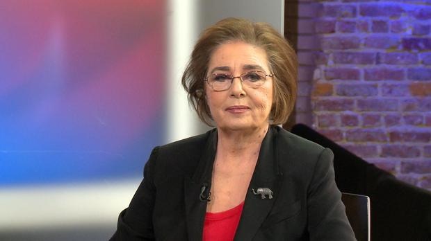 Những phụ nữ từng bị Donald Trump "chĩa mũi dùi" - 9
Barbara Res, cựu giám đốc xây dựng của Trump vào những năm 1980, cho hay chính ông Trump là người nhắc bà về chuyện thừa cân. Bà Res cũng nhớ lại câu chuyện về một cuộc họp, nơi ông Trump khăng khăng muốn một phụ nữ hấp dẫn nhận đặt ăn trưa, một ví dụ cho thấy “ông ấy muốn mọi người trong phòng nghĩ rằng tất cả các phụ nữ làm việc cho ông phải xinh đẹp”. (Ảnh: CBS)