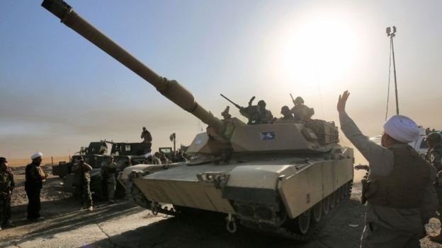 Chiến sự ác liệt tại thành trì của phiến quân IS ở Iraq - 3
Quân đội Iraq tiến về Mosul từ phía nam. Nhóm phiến quân IS đã chiếm quyền kiểm soát Mosul, thành phố lớn thứ 2 của Iraq, kể từ năm 2014. (Ảnh: AFP)