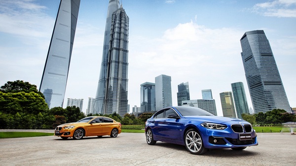 Không dễ nhập khẩu ô tô - 6
Với đích ngắm chính là thị trường Trung Quốc, tuần qua, BMW đã chính thức ra mắt mẫu 1-Series Sedan với các lựa chọn động cơ tăng áp 1.5L và 2.0L, lần lượt kết hợp với hộp số Steptronic 6 cấp và 8 cấp.