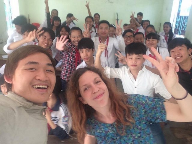 Cậu bé bán hàng rong xứ Thanh trở thành đại sứ tổ chức tình nguyện quốc tế - 3
Hòa đóng vai trò như một đại sứ, cầu nối giữa các tình nguyện viên quốc tế với Việt Nam và ngược lại.
