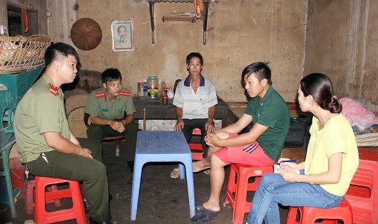 Lao động “chui” vỡ mộng nơi đất khách - 1
Anh Lô Đức Kim kể lại quá trình mình bị đánh và bị bắt ở Trung Quốc.