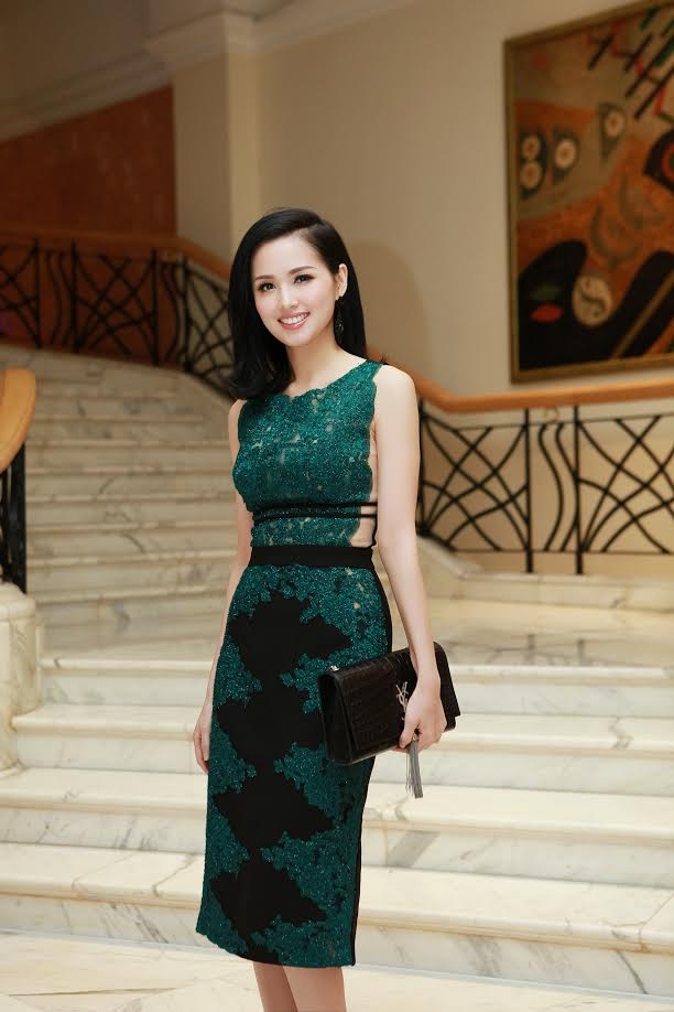 “Gái một con” Tâm Tít khoe sắc bên á hậu Huyền My - 1
Tâm tít là một trong những người đẹp thuộc thế hệ hotgirl đầu tiên tại miền Bắc. Người đẹp sở hữu gương mặt hoàn hảo, nước da trắng mịn và thân hình cân đối. Trước khi lập gia đình vào năm 2015, cô tham gia khá nhiều hoạt động nghệ thuật như làm người mẫu ảnh, đóng phim, đóng clip ca nhạc...