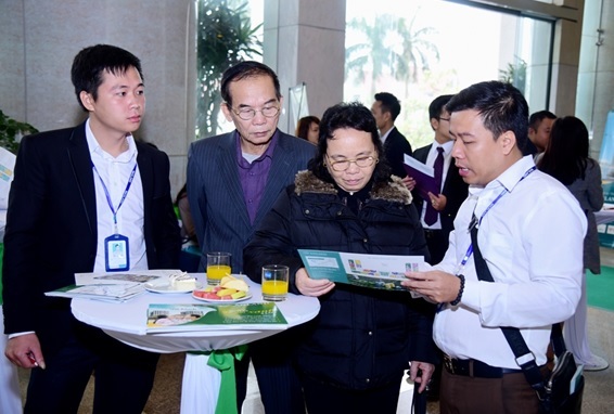 Căn hộ mẫu Anland Complex chính thức ra mắt - 8
Rất đông khách hàng quan tâm trao đổi thông tin, tìm hiểu, đặt mua căn hộ Anland sau khi “mục sở thị” tổ ấm tương lai.