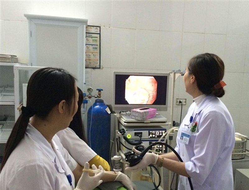 Tức ngực, khó thở vì răng giả chui vào dạ dày - 1 Tức ngực, khó thở vì răng giả chui vào dạ dày - 1