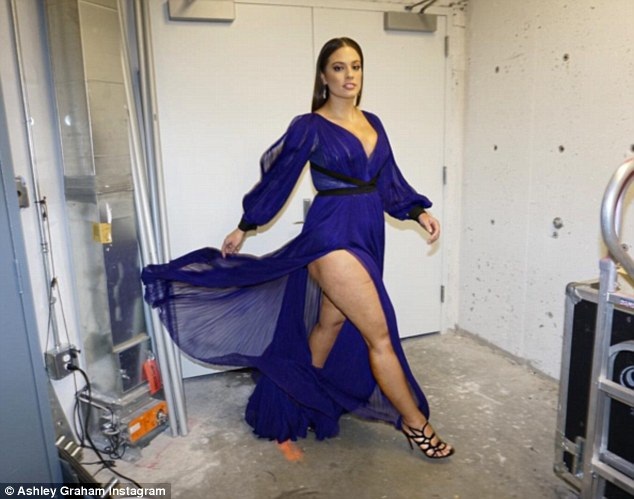 
Sự nghiệp của cô lên như diều gặp gió từ sau khi cô được chụp hình cho bìa tạp chí áo tắm danh tiếng Sports Illustrated số của năm 2016
