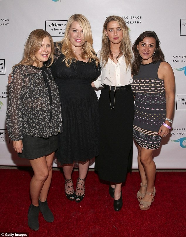 
Cô nổi bật giữa dàn khách mời nhờ vẻ đẹp thanh tao và lôi cuốn
