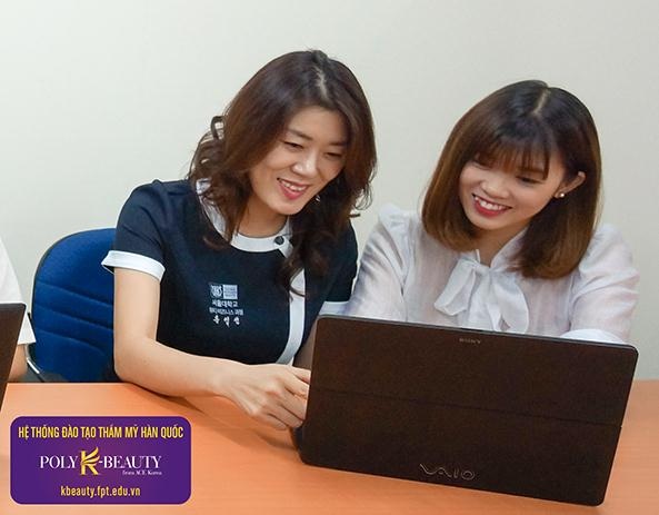 Tư vấn về triển vọng và định hướng theo nghề làm đẹp - 11 Bà Hong, Young-sun – Chuyên gia nghề tóc của Hệ thống đào tạo thẩm mỹ Hàn Quốc Poly K–Beauty trả lời tư vấn độc giả Dân trí.