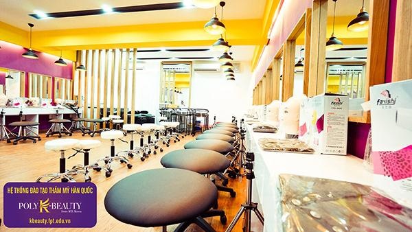 Tư vấn về triển vọng và định hướng theo nghề làm đẹp - 13 Hệ thống đào tạo thẩm mỹ Hàn Quốc Poly K-Beauty được đầu tư đồng bộ với trang thiết bị hiện đại, đảm bảo cho người học được làm việc và thực hành trong môi trường chuyên nghiệp nhất.
