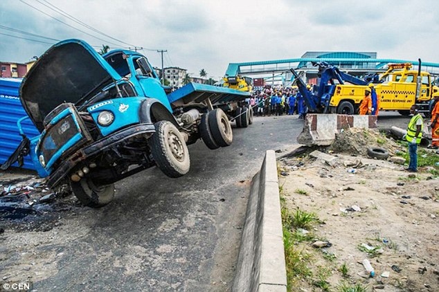 Chảy máu đến chết vì "được" giải cứu - 2
