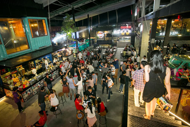 "Đập hộp" nhà hàng container siêu khủng Holy Pig xuất hiện tại Tổ hợp Cocobay Đà Nẵng - 3
Khu vực nhà hàng và quầy bar