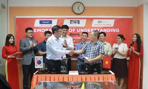Tư vấn về triển vọng và định hướng theo nghề làm đẹp - 8 Lễ ký kết Biên bản Hợp tác (MOU) giữa Cao đẳng thực hành FPT Polytechnic với Công ty TNHH Plus International và Hiệp hội đào tạo làm đẹp Hàn Quốc (ACE) về việc chuyển giao và hợp tác đào tạo nghề thẩm mỹ - làm đẹp.