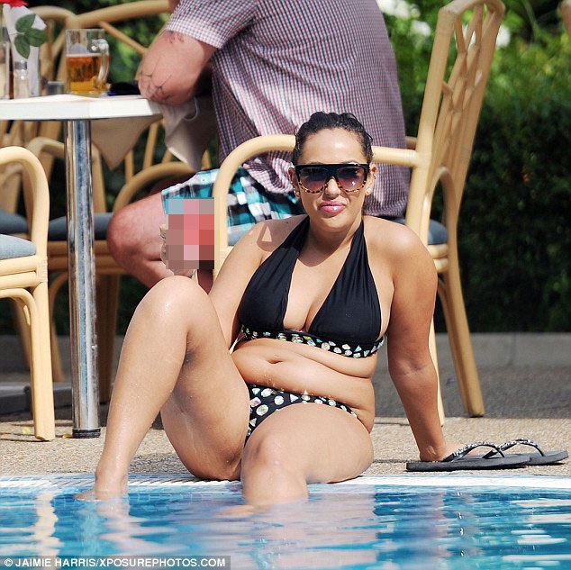 
Sophie Kasaei cũng nghĩ tới chuyện tập luyện để thu nhỏ vòng eo.
