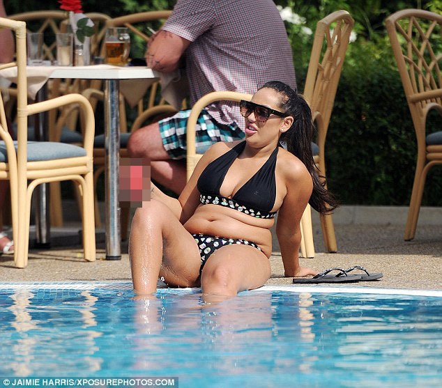 
Sophie Kasaei thấy hạnh phúc với cuộc sống hiện tại khi được làm việc, ăn và uống những thứ mình thích.
