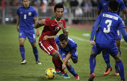Đánh bại Indonesia, Thái Lan vô địch AFF Cup 2016 - 4
Chanathip chơi năng nổ và liên tục khiến hàng thủ Indonesia lao đao