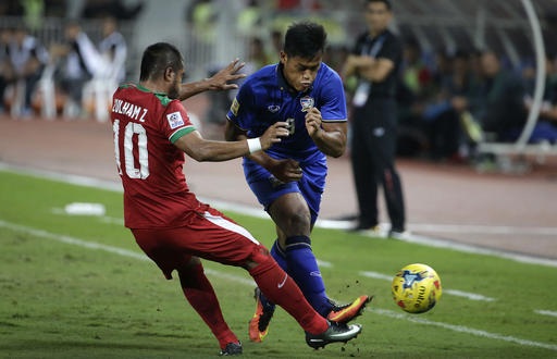 Đánh bại Indonesia, Thái Lan vô địch AFF Cup 2016 - 5
Đội tuyển Thái Lan ép sân toàn diện trong hiệp 1