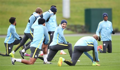 Man City - Middlesbrough: Cơ hội bứt phá - 1
Các cầu thủ Man City trên sân tập chuẩn bị cho trận đấu gặp Middlesbrough