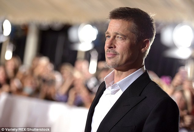 
Nam tài tử 52 tuổi thay đổi hoàn toàn về diện mạo sau thời gian ở ẩn vì vụ ly dị lùm xùm với vợ Angelina Jolie
