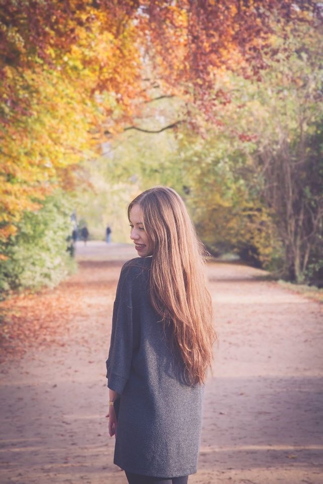 
Có ai đó nói mùa thu gắn với nỗi buồn, riêng với tôi thì mùa thu đẹp và vui đến lạ kì. Có lẽ vì chúng tôi yêu nhau cũng là vào một mùa thu năm ấy…
