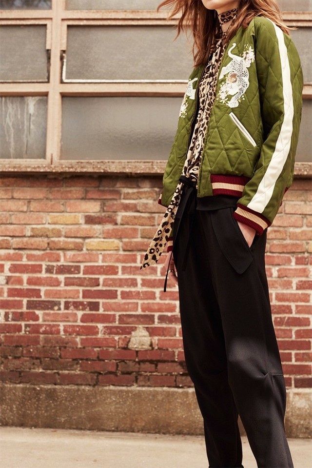 
Màu xanh rêu,hồng, tím, trắng, đen đang được yêu thích bởi các cô gái trẻ
