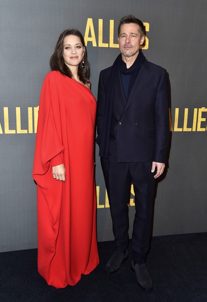 Brad Pitt bảnh bao dự công chiếu phim - 3
Brad Pitt và bạn diễn cùng trong phim Marion Cotillard - người đã dính tin đồn phim giả tình thật với anh