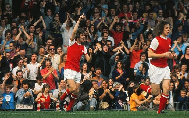Welbeck và những người từng phục vụ cả Arsenal lẫn MU - 10
Brian Kidd (trái) cũng thành công rực rỡ ở Arsenal