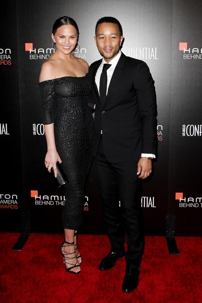 Siêu mẫu áo tắm được chồng hôn tình tứ trên thảm đỏ - 2
Siêu mẫu áo tắm được ông xã John Legend hộ tống