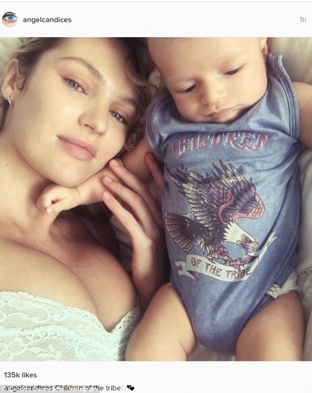 Thiên thần nội y khoe con mới sinh - 1
Candice Swanepoel hạnh phúc khoe con trai nhỏ đáng yêu Anaca trên trang cá nhân. Cậu nhóc sinh ngày 5/10 vừa qua
