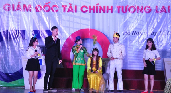 Sinh viên hóa Tấm Cám, siêu anh hùng đọ tài “Giám đốc tài chính tương lai” - 2 Sinh viên hóa Tấm Cám, siêu anh hùng đọ tài “Giám đốc tài chính tương lai” - 2