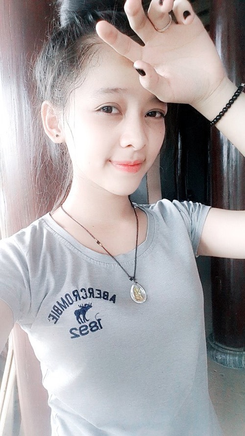 Cô gái Chăm đẹp hút hồn với váy cưới làm từ giấy ăn - 9
Thành tích học tập của Lâm Oanh cũng khá ấn tượng