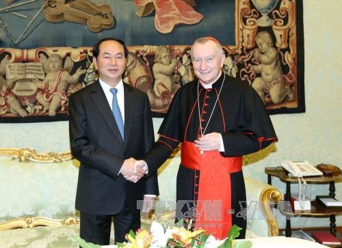 Chủ tịch nước Trần Đại Quang hội kiến Giáo hoàng và Thủ tướng Vatican - 4
Trong khuôn khổ chuyến thăm Tòa thánh Vatican, Chủ tịch nước Trần Đại Quang đã hội kiến Thủ tướng Vatican Parolin. (Ảnh: Nhan Sáng/TTXVN)