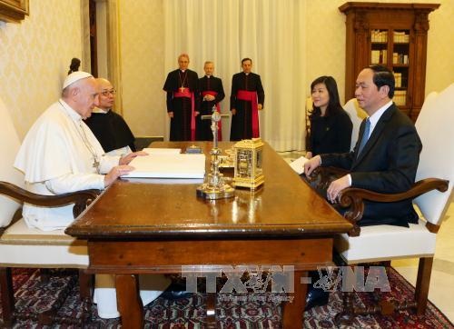 Chủ tịch nước Trần Đại Quang hội kiến Giáo hoàng và Thủ tướng Vatican - 2
Chủ tịch nước Trần Đại Quang tiếp kiến Giáo hoàng Francis. (Ảnh: Nhan Sáng/TTXVN)