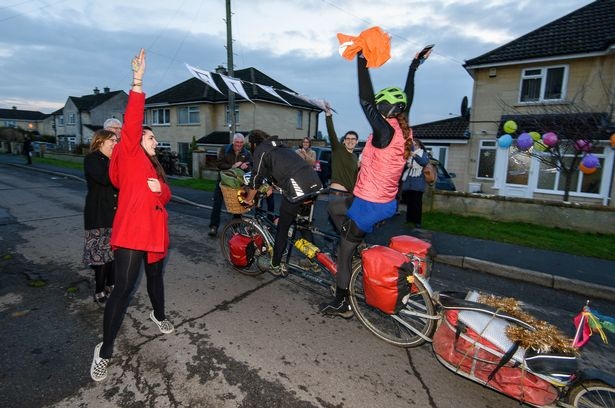 Vụ "thách cưới" khó tin - 10000 dặm đạp xe qua 19 nước mới lấy được vợ - 2 Vụ "thách cưới" khó tin - 10000 dặm đạp xe qua 19 nước mới lấy được vợ - 2