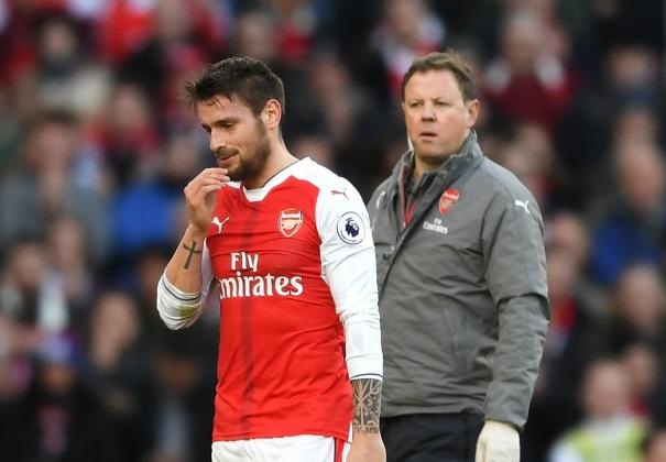 Mathieu Debuchy từng có cơ hội sang MU thi đấu nhưng bị HLV Wenger cự tuyệt