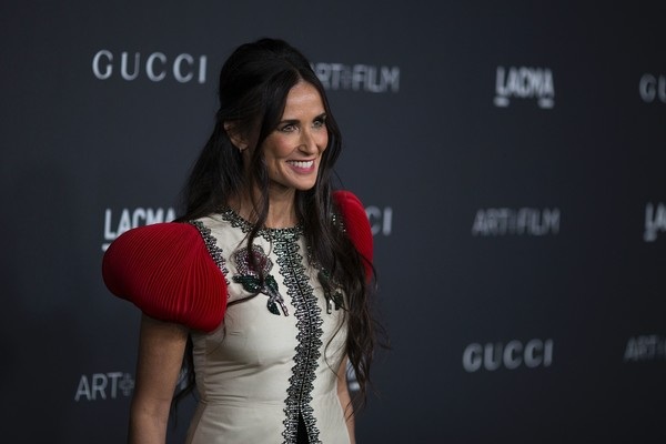 53 tuổi, Demi Moore vẫn tự tin khoe chân - 7 53 tuổi, Demi Moore vẫn tự tin khoe chân - 7