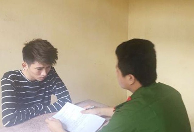 Đối tượng lừa đảo bán hàng qua mạng đối mặt với án phạt 15 năm tù - 1
Đối tượng Trần Xuân Đông tại cơ quan điều tra.